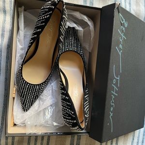 Betsey Johnson SB Alesi Studded Pump size 7.5